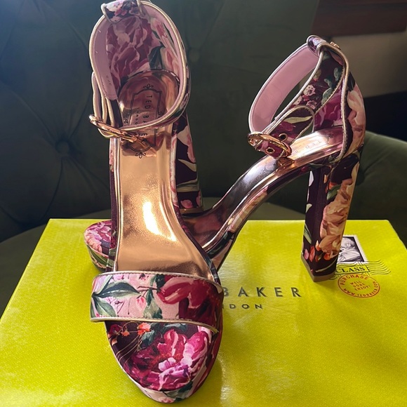 Ted Baker printed pale pink platform sandals in size 37.5(7) USA.🌸 - Picture 1 of 14